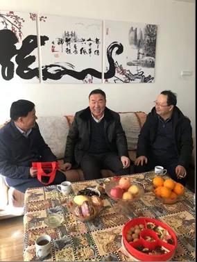 敦煌種業(yè)領導看望慰問公司老干部、老黨員及困難黨員職工