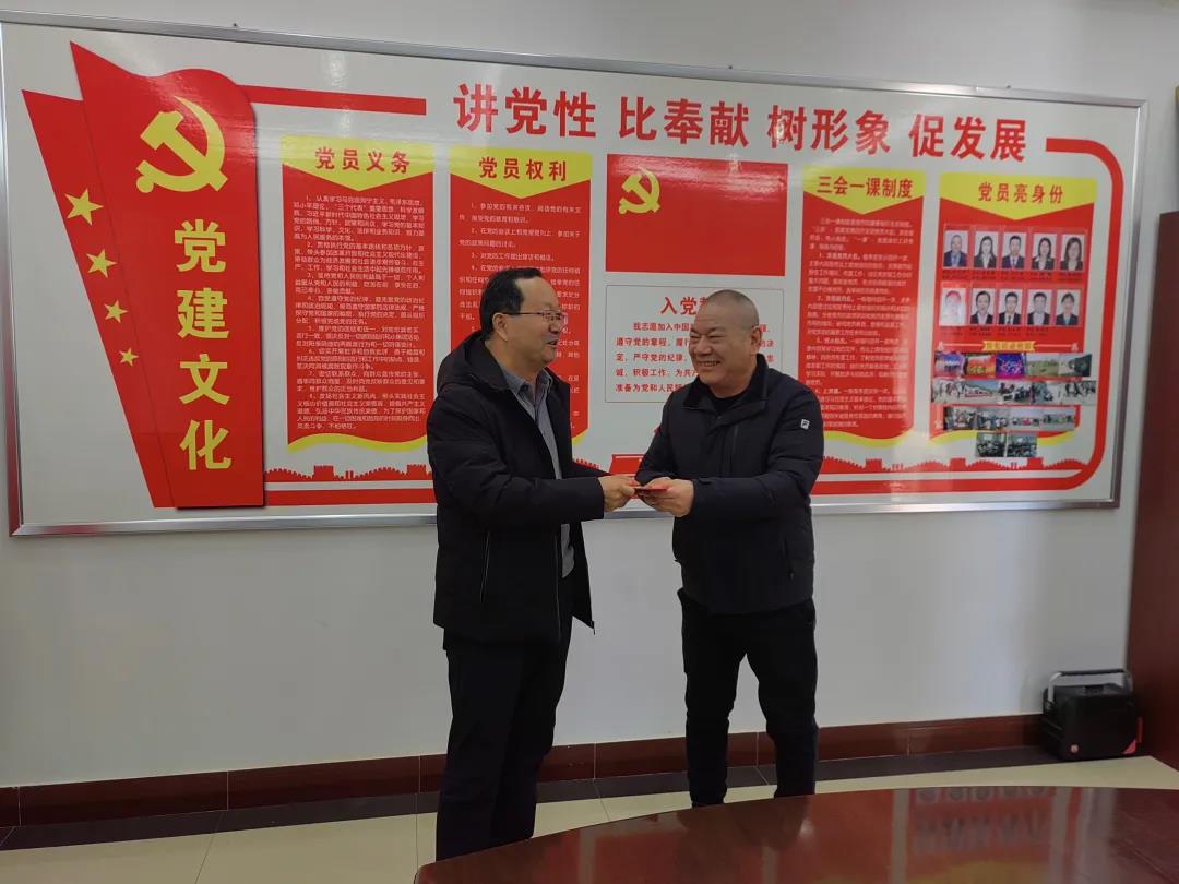 敦煌種業(yè)領導看望慰問公司老干部、老黨員及困難黨員職工